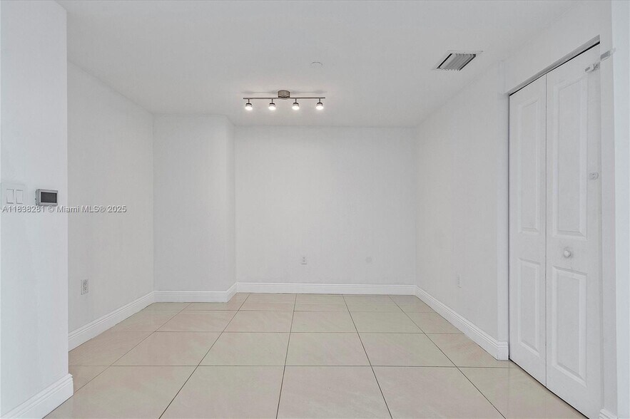 Building Photo - 1250 S Miami Ave