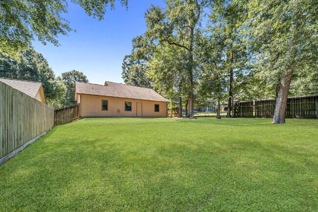 Building Photo - Live just steps from Lake Conroe in this beautifully maintained 3-bedroom, 2-bath home located in...