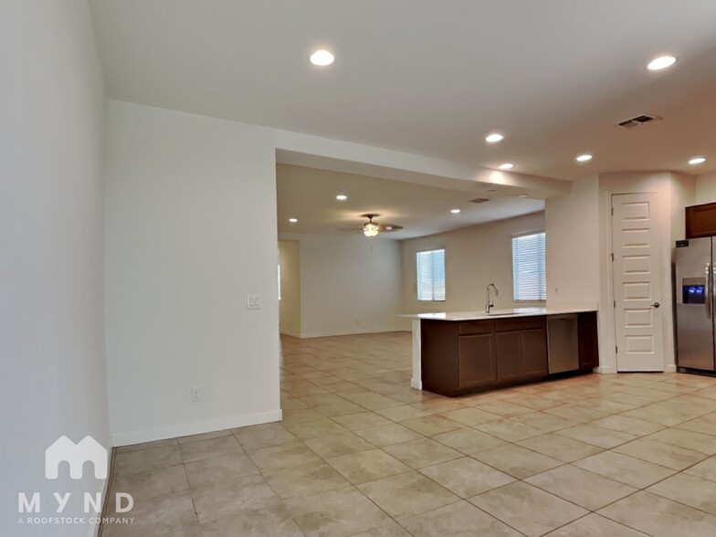 Building Photo - 17027 W Echo Ln