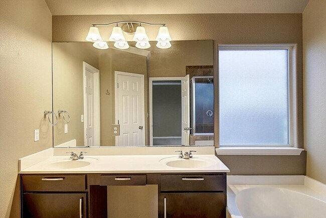Building Photo - 7637 Cattlemen Dr