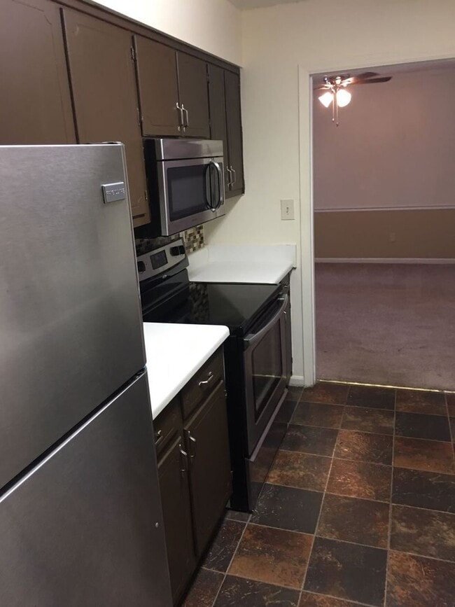Building Photo - Renovated 2 Bedroom / 2 Bath Condo for Rent