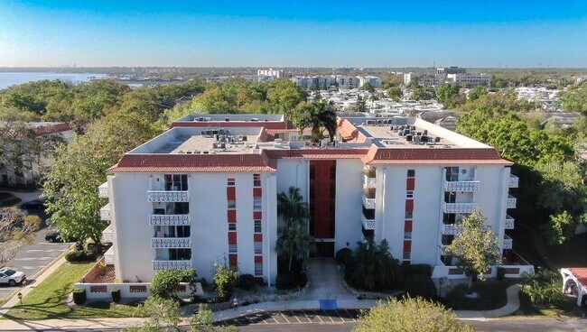 Building Photo - 2630 Pearce Dr