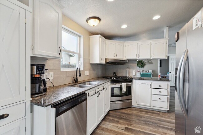 Building Photo - 4 Bedroom in Tremonton!