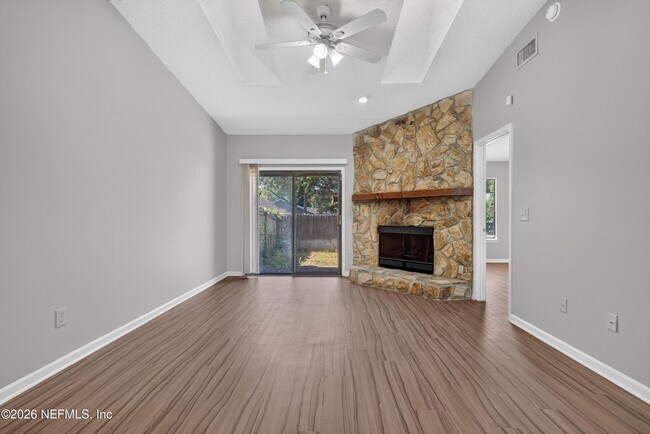 Building Photo - 8010 International Village Dr