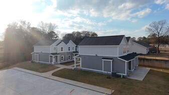 Building Photo - 231 Pine Needle Rd