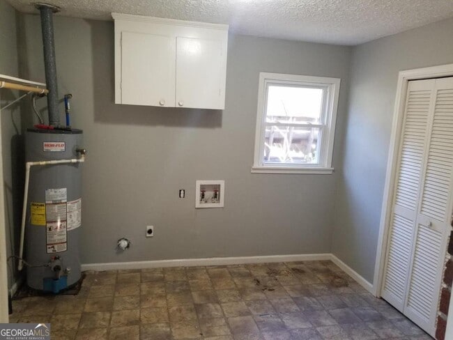 Building Photo - 5003 Calhoun Rd NE