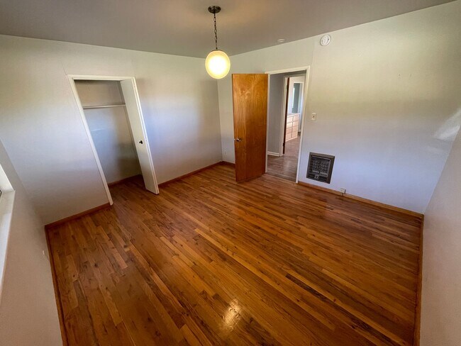 Building Photo - Butte Valley 3 bed 2 bath home, Privacy, n...