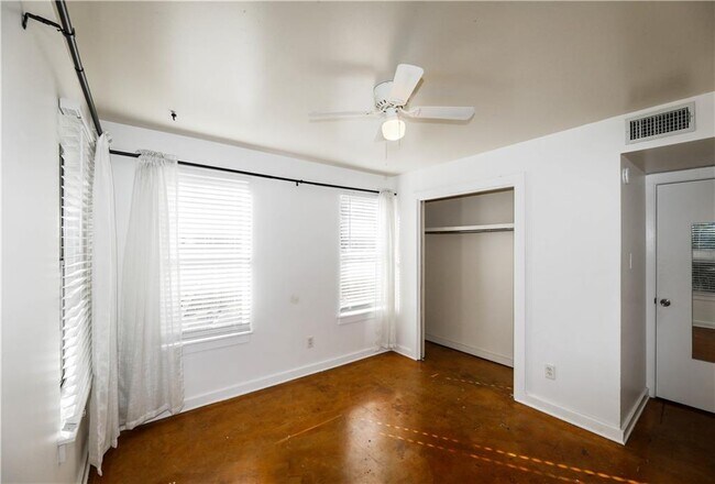 Building Photo - 1305 Lorrain St