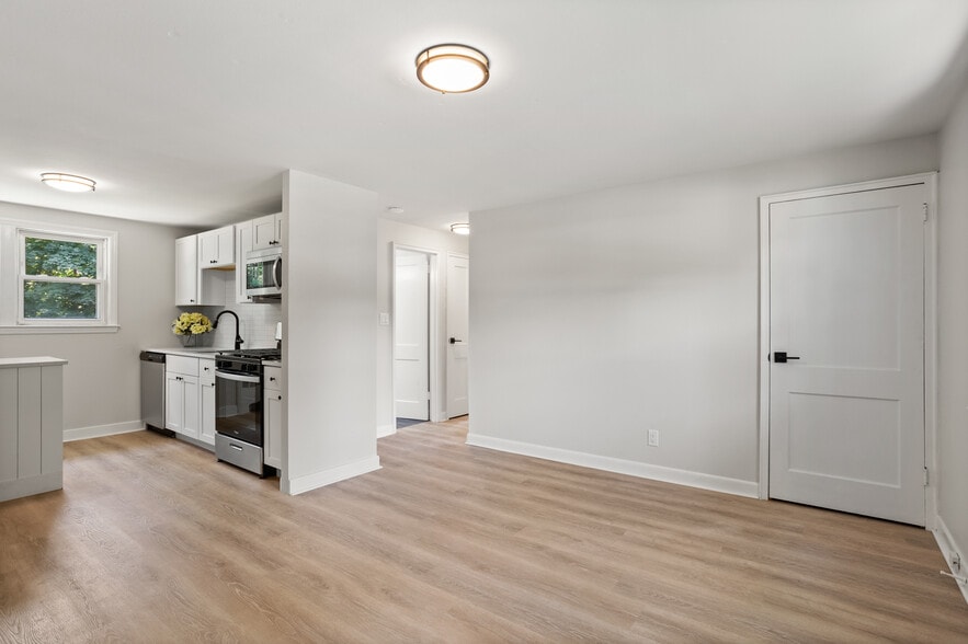 Building Photo - 15 Genetti St