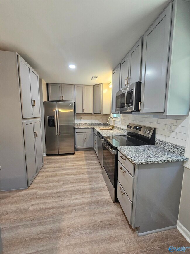 Building Photo - 3210 Delia Ln NW