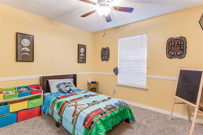 Building Photo - 2927 Chanute Dr