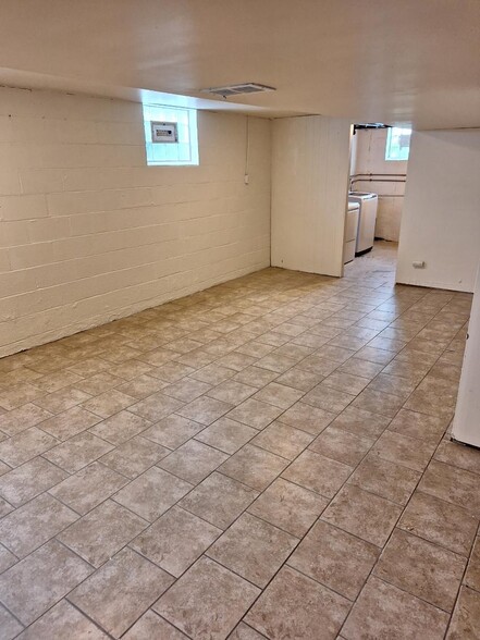 Building Photo - 470 Edgewood Rd