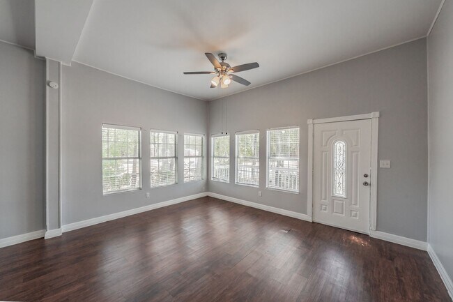 Building Photo - 401 S Anglin St