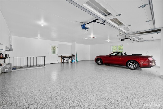 Building Photo - 2S920 Hickory Ln