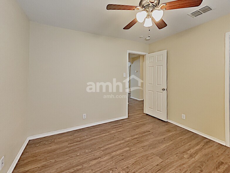 Building Photo - 8007 Abbotts Pointe