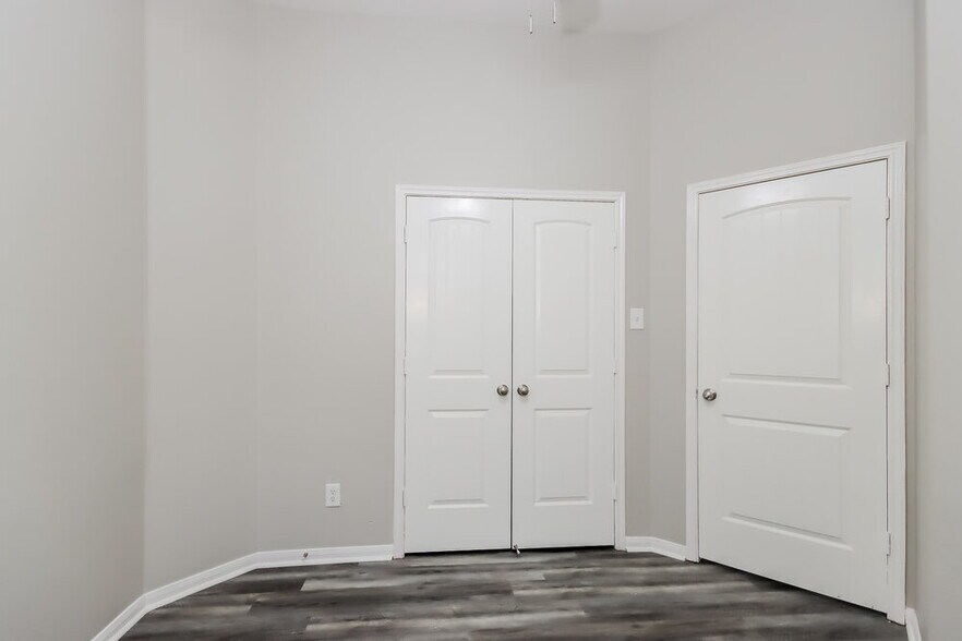 Building Photo - 21447 Sullivan Forest Dr