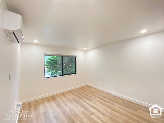 Building Photo - Modern Downstairs 2-Bedroom Unit Minutes from Sonoma Plaza