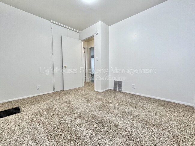 Building Photo - 1215 Ottillia St SE