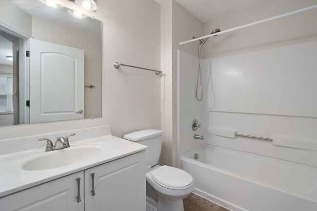 Building Photo - 670 Mystic Pointe Dr