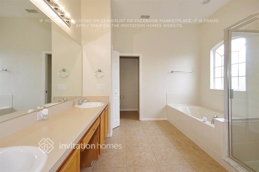 Building Photo - 2136 Windcrest Lake Cir