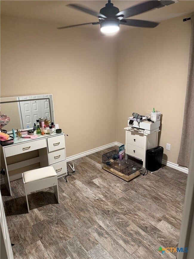 Building Photo - 2059 Chelsea Grv