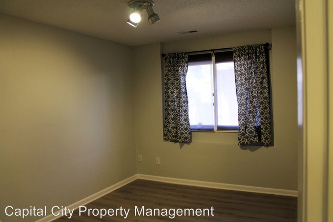 Building Photo - 3 br, 2 bath House - 6750 School St Unit 201