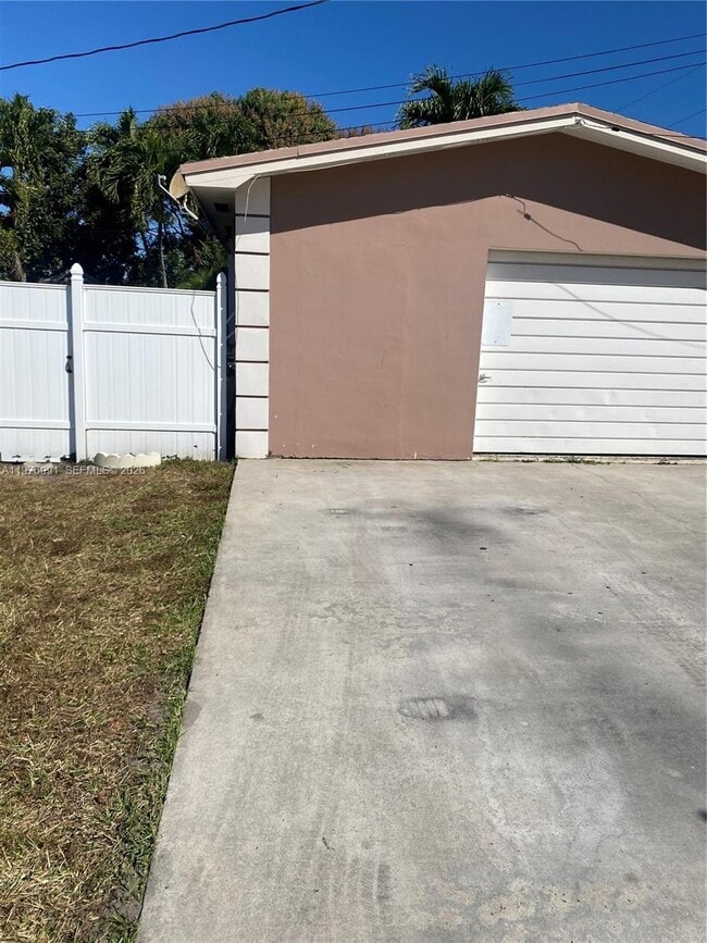 Building Photo - 10701 NW 23rd Ave