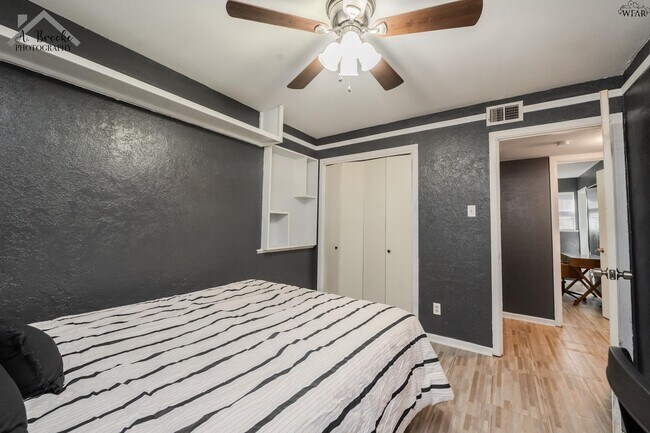 Building Photo - 1603 Karen Ln