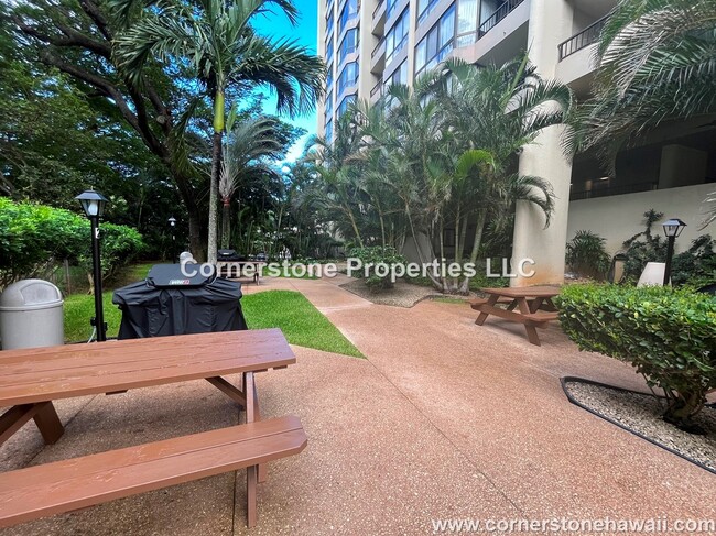 Building Photo - 55 S Judd St