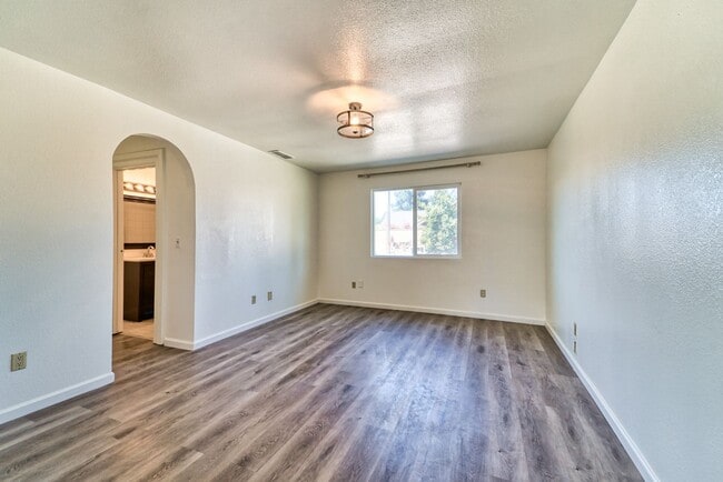 Building Photo - Beautiful 3 Bed / 2 Bath Home in  Yuba City