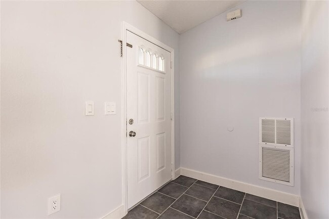 Building Photo - 11065 Waterford Ave