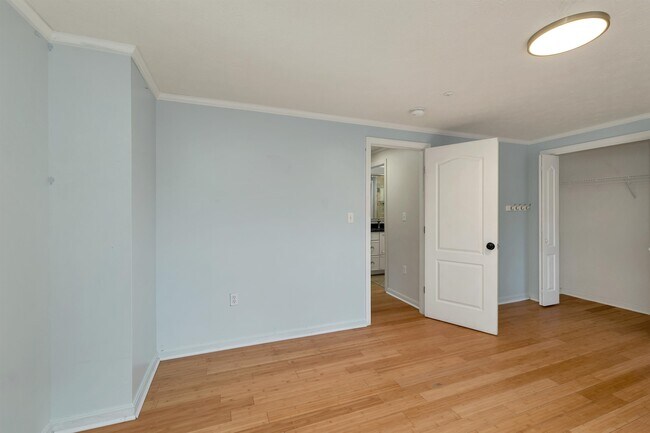 Building Photo - 32 Suffolk Ct