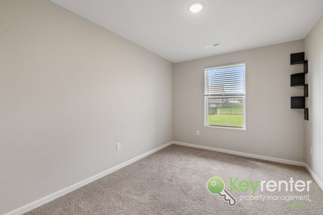 Building Photo - NOVEMBER FREE RENT!! 5 Bedroom 3 Bath Home close to schools and shopping!