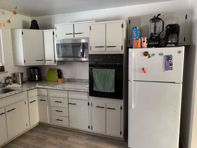 Building Photo - 220 Tulane Dr