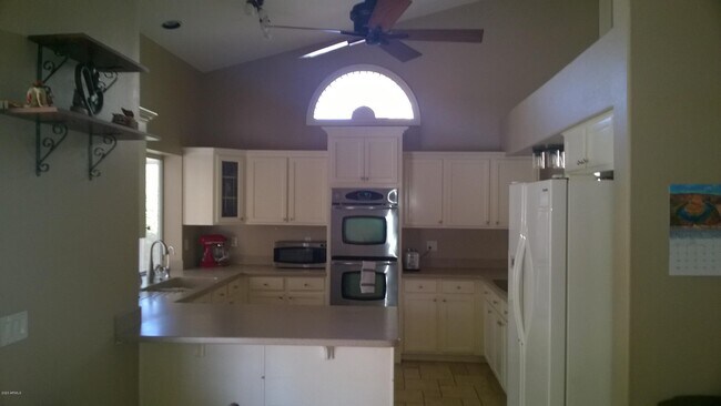 Building Photo - 1331 W Muirwood Dr