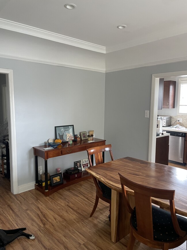 Dining room area - 3026 S West View St