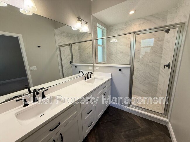 Building Photo - 926 Feather Dr