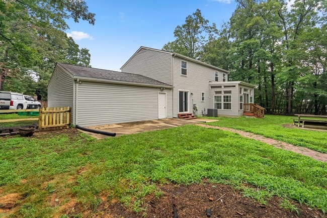 Building Photo - 4 Bedroom, 2.5 Bath Single Family Home in ...