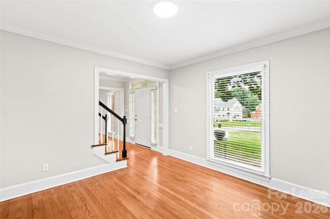 Building Photo - 9033 Pennyhill Dr