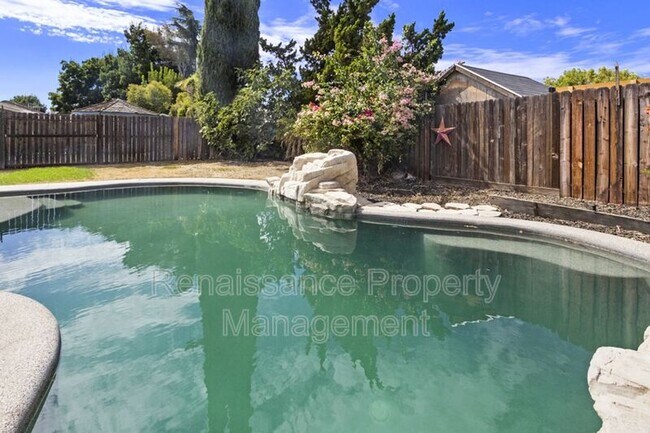 Building Photo - 433 Glenbriar Cir