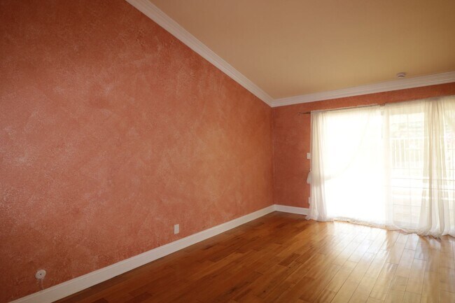 Building Photo - Beautiful West Hills Pool Home For Lease!