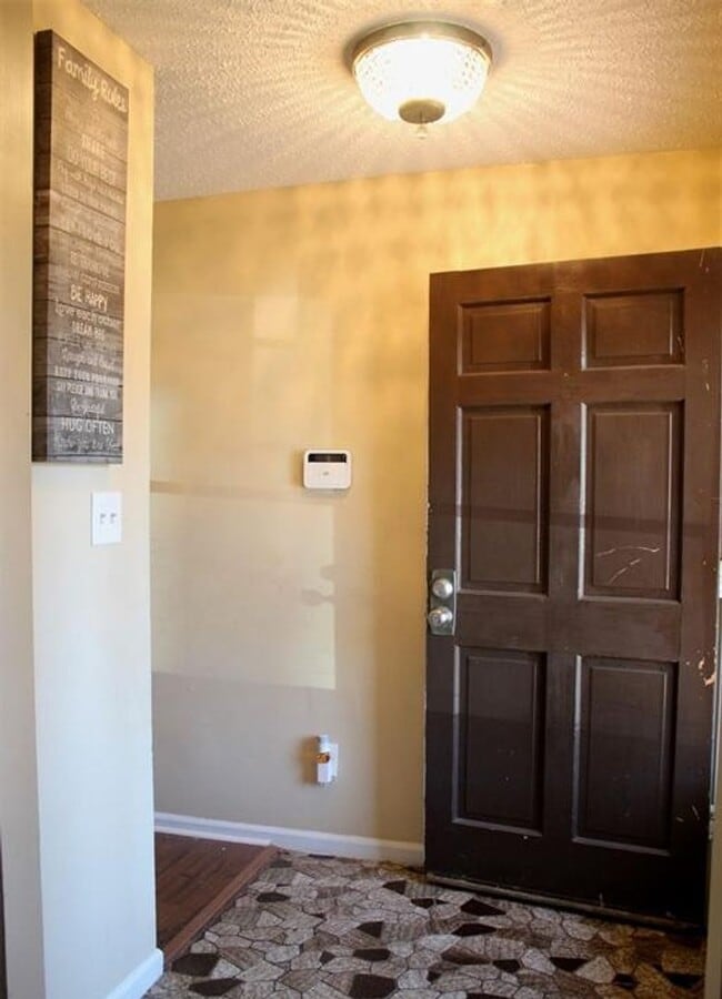 Building Photo - Comfortable Ranch home in a quiet community!