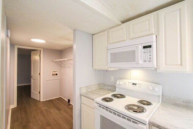 Building Photo - 351 Green Oaks Ct