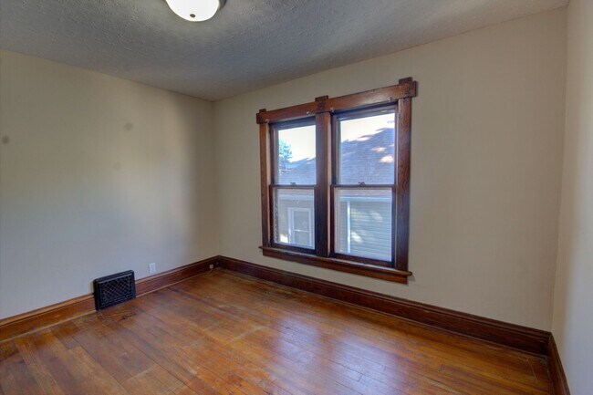 Building Photo - SL AAC907