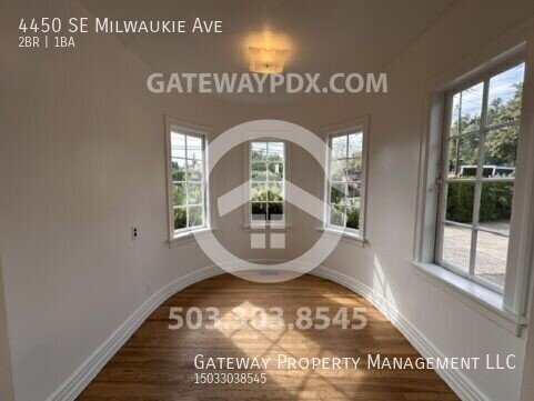 Building Photo - 4450 SE Milwaukie Ave