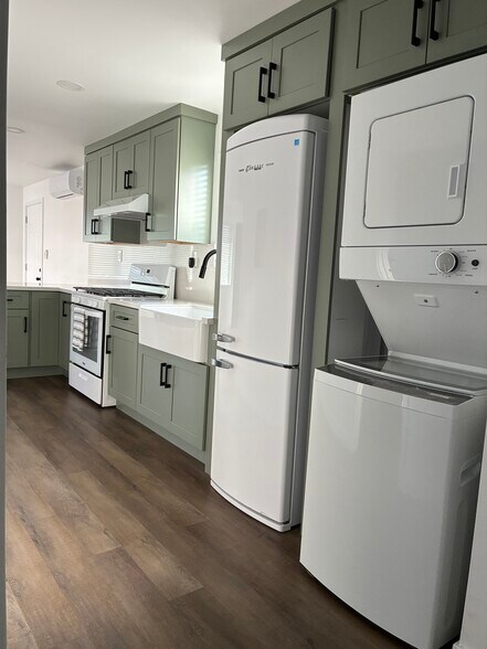 Building Photo - 2739 E Adams St