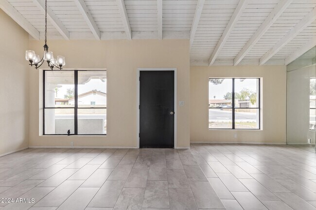 Building Photo - 3917 W Juniper Ave