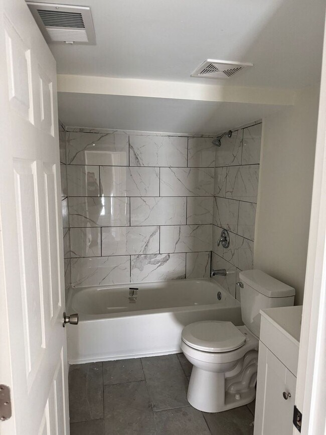 Building Photo - 117 Linden Ave