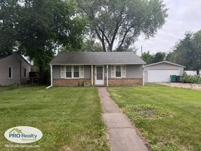 Building Photo - 2 Bedroom Home with a Large Fenced in Yard
