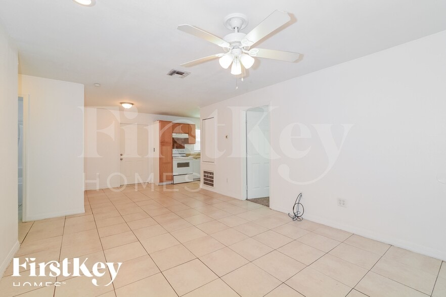 Building Photo - 4439 Frances Ave